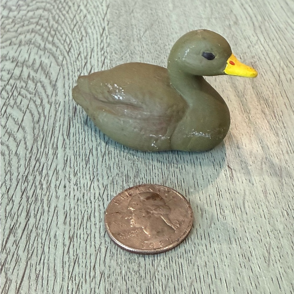 Vintage Ceramic Painted Duck Figurine - Picture 7 of 8